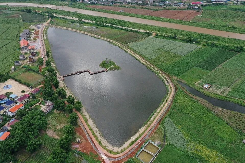 孟定情人湖景區