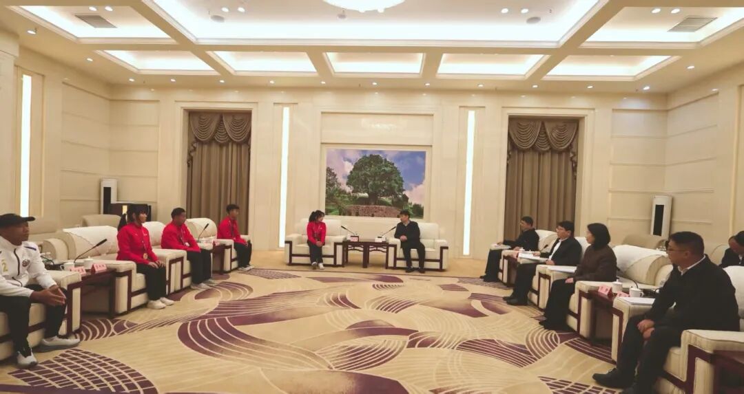 市領導會見全國第十二屆殘運會云南代表團臨滄籍運動員 杜建輝出席并講話